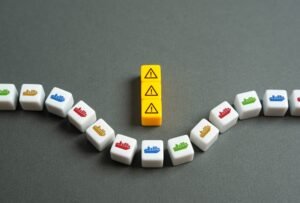 Obstacle to merchant fleets. Embargoes and sanctions.